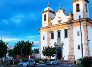 Matriz de Nossa Senhora do Bom Sucesso e a Praça João Pinheiro: para arquiteto e urbanista, patrimônio tombado pelo Iphan será posto em perigo com a construção do espaço de eventos

 -  (crédito: Pedro Conceição/Prefeitura de Caeté/Divulgação – 25/1/24)