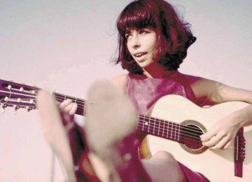 "Chega de saudade" &eacute; uma das faixas gravadas por Nara Le&atilde;o inclu&iacute;das no &aacute;lbum; nem todos os registros da fita puderam ser recuperados&nbsp; -  (crédito: O Cruzeiro - 21/9/1965/EM/D.A Press&nbsp;)