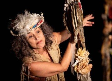 Desde 2001, Ângela Mourão interpreta Dona Olympia no Brasil e no exterior. Peça nunca deixou de circular -  (crédito: Daniel Renna Pereira/Divulgação)