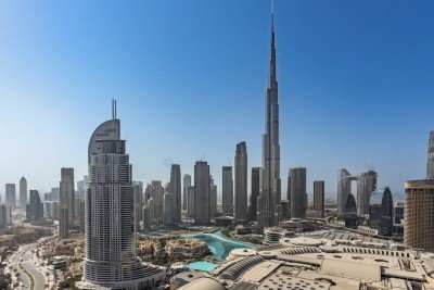 Dubai, um dos destinos mais desejados, combina luxo e inova&ccedil;&atilde;o em sua paisagem urbana, como visto no horizonte da cidade. -  (crédito: Nelemson G/ Pexels)