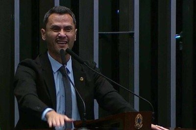 Cleitinho se emocionou durante fala no Senado -  (crédito: Reprodução/Senado)