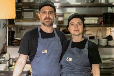 Guilherme Furtado e Gabriella Guimarães vão receber o chef Leo Paixão nesta quinta (5/2) -  (crédito: Okinaki/Divulgação)