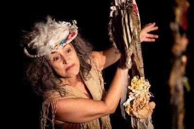 Desde 2001, Ângela Mourão interpreta Dona Olympia no Brasil e no exterior. Peça nunca deixou de circular -  (crédito: Daniel Renna Pereira/Divulgação)