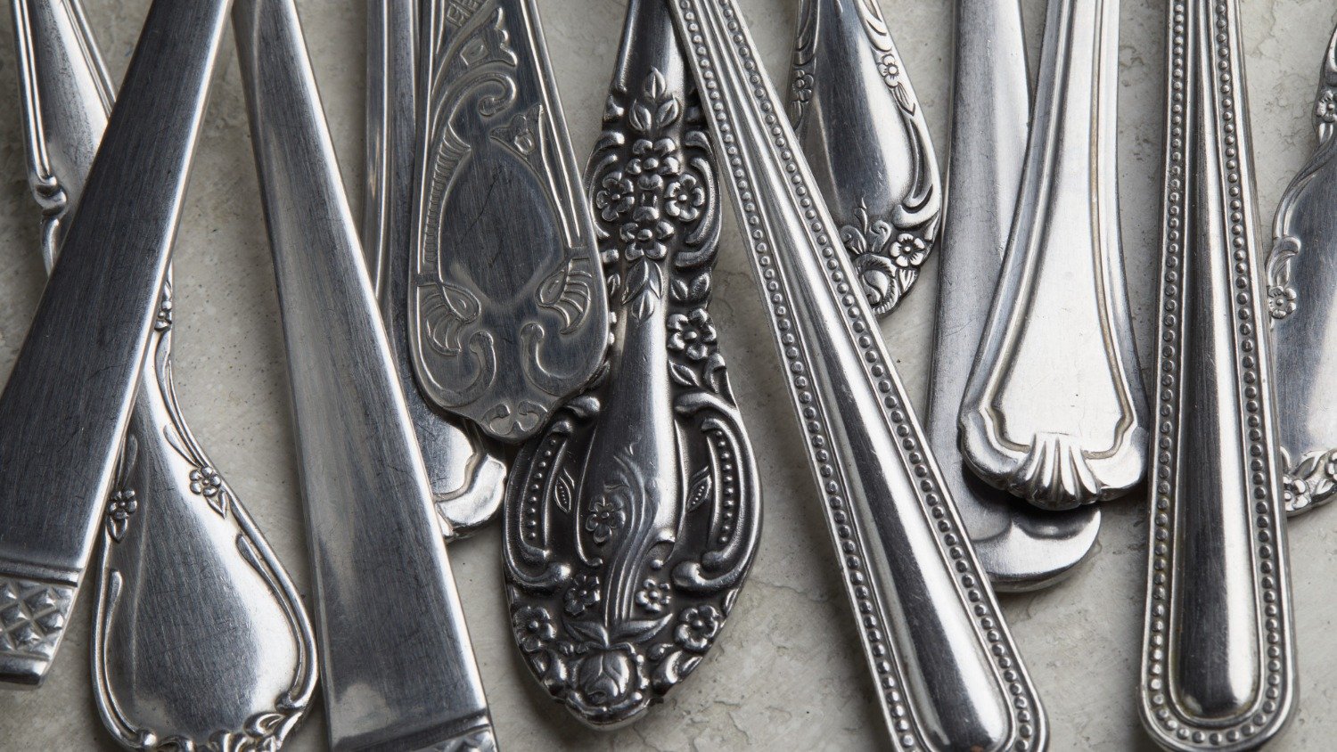 Como limpar prata em casa: 5 truques para deixar tudo brilhando - wirestock/ Freepik