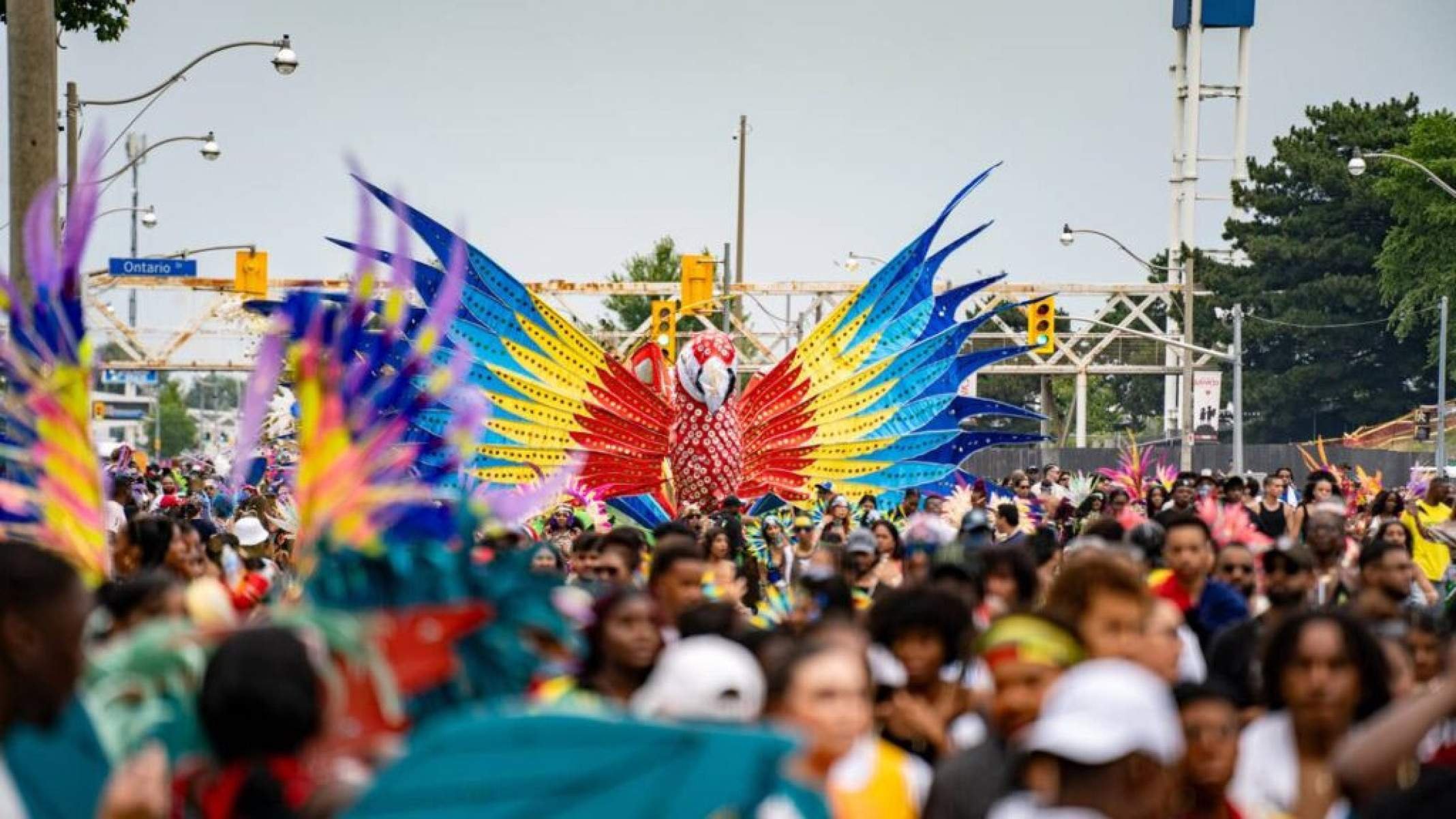 Por que os brasileiros gostam tanto de sair em blocos no carnaval? - Portal Giro 10
