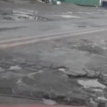 MG: motoristas reclamam de buracos e de acúmulo de água na BR-262