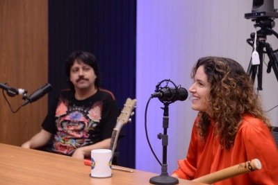 Os vocalistas do bloco 'Como te Lhama' no podcast Divirt-ase -  (crédito: Túlio Santos)