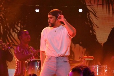 Bad Bunny ser&aacute; a atra&ccedil;&atilde;o principal do Super Bowl LX, um palco de visibilidade global para artistas como ele -  (crédito: VALERIE MACON / AFP)