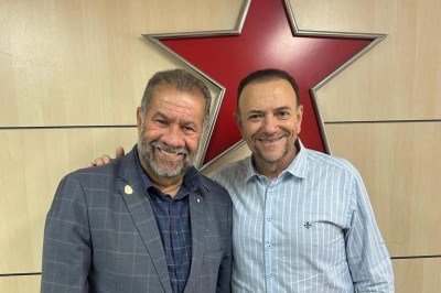 Os presidentes do PDT, Carlos Lupi, e do PT, Edinho Silva, reunidos se reuniram para discutir sucessão nos estados -  (crédito: Redes Sociais/reprodução)
