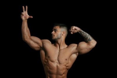 <p>Atletas altamente dedicados que competem em busca do físico mais bonito e definido. Essa é a definição básica do fisiculturismo,  que começou no século 19. Descubra mais nesta galeria! </p>
 -  (crédito: Norbert Buduczki Unsplash)