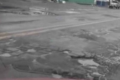 Buracos causam danos em veículos -  (crédito: Reprodução/Redes Sociais)