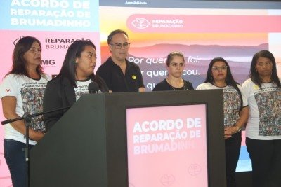 Membros da Associa&ccedil;&atilde;o dos Familiares das V&iacute;timas e Atingidos pelo Rompimento da Barragem Mina C&oacute;rrego do Feij&atilde;o (Avabrum) estavam presentes no evento de presta&ccedil;&atilde;o de contas -  (crédito: Marcos Vieira/EM/D.A Press)