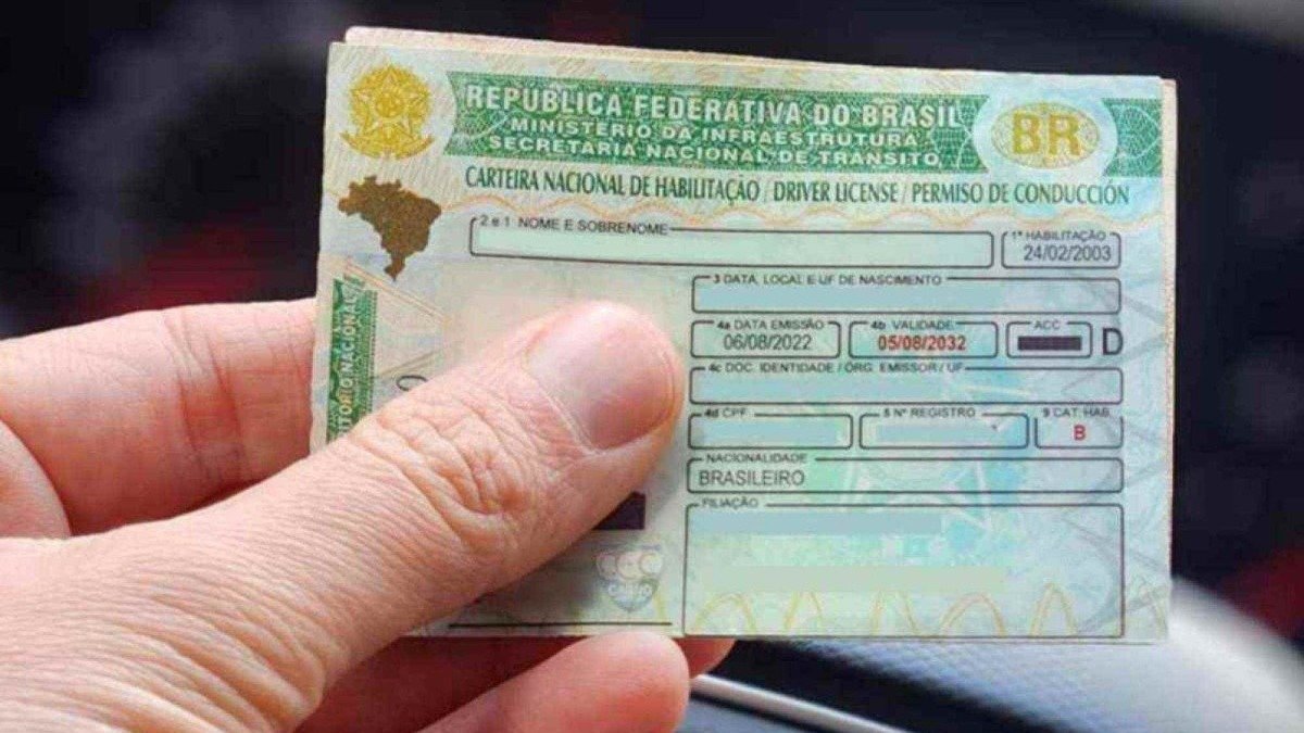 A CNH f&iacute;sica ainda &eacute; um documento v&aacute;lido, mas a vers&atilde;o digital oferece praticidade e a mesma seguran&ccedil;a jur&iacute;dica aos motoristas. -  (crédito: Divulga&ccedil;&atilde;o)