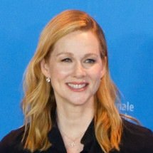 Laura Linney celebra 62 anos com nova série e carreira premiada - Wikimedia Commons / Maximilian Bühn  