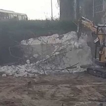 Derrubada de obra de Niemeyer provoca críticas em Duque de Caxias - Reprodução/TV Globo