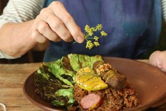 Arroz de pato: clássico prato português surge em diferentes versões em BH