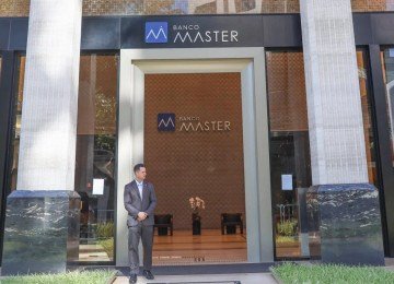 Fachada de agência do Banco Master -  (crédito: Rovena Rosa/Agência Brasil)