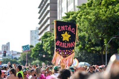 Ao primeiro raio de sol, o Então, Brilha! transforma o hipercentro de Belo Horizonte em um ritual coletivo de música, cores e celebração no sábado de Carnaval  -  (crédito: Leandro Couri)