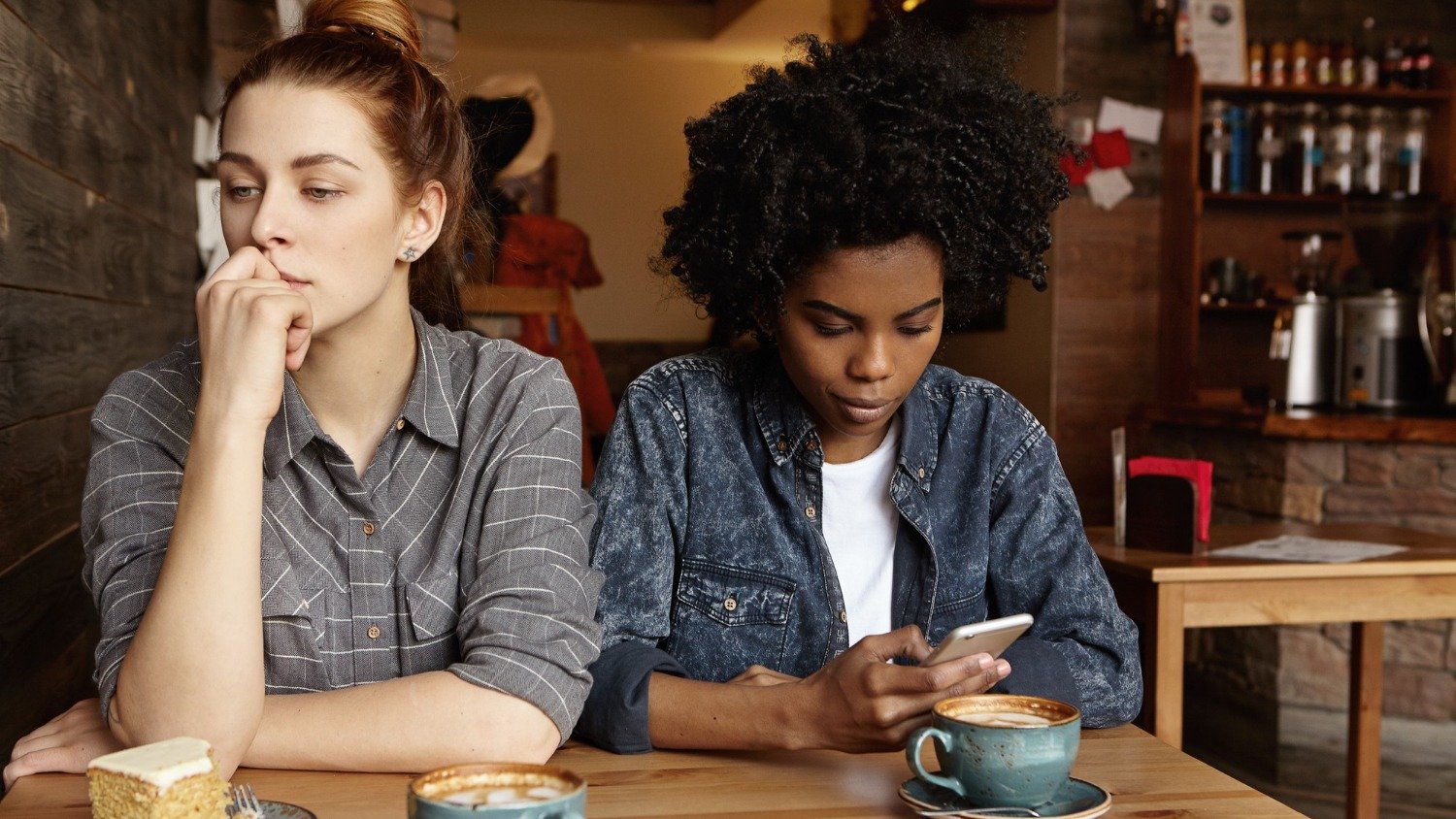 Amizade tóxica: 7 sinais de que uma relação está te fazendo mal - wayhomestudio/ Freepik