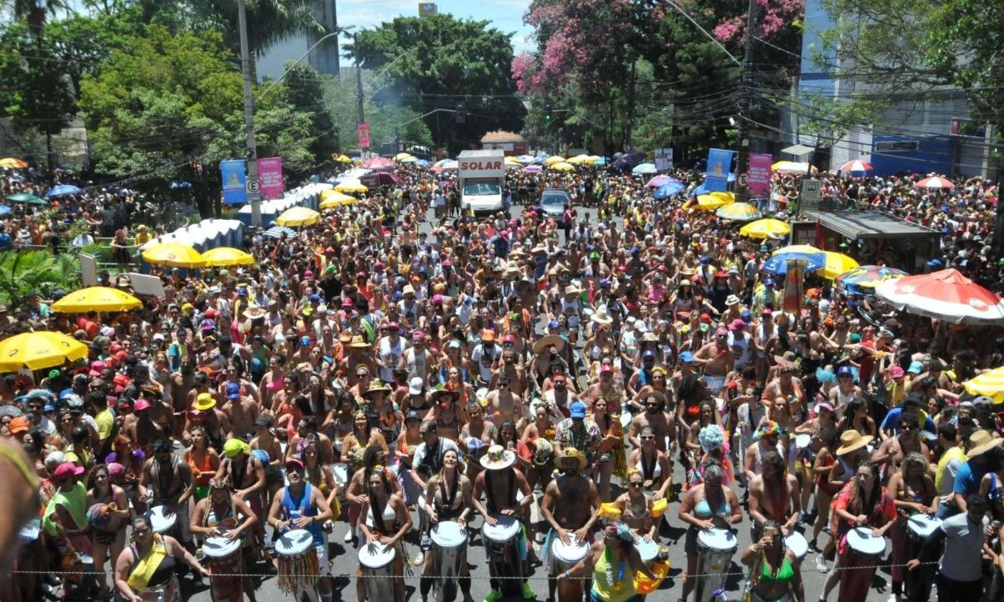 Criado em 2014, o Juventude Bronzeada se consolidou como refer&ecirc;ncia do ax&eacute; no Carnaval de rua de BH, atraindo grandes p&uacute;blicos desde os primeiros desfiles