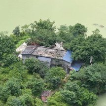 Família está isolada há duas décadas no meio de cânions gigantes na China - Reproduc?a?o/YouTube