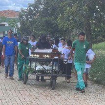 'Meiga e cheia de sonhos': adolescente morta em padaria é velada na RMBH - Edésio Ferreira/EM/D.A Press