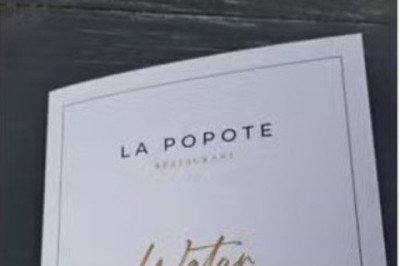 <p>Um restaurante britânico estrelado lançou uma carta exclusiva de águas minerais com rótulos importados de países como França, Espanha, Portugal, Itália, Islândia e Inglaterra, com preços entre 5 e 19 libras (aproximadamente R$?36 a R$?138), além de oferecer água filtrada gratuita para os que preferem não pagar.</p>
 -  (crédito: Reprodução/Instagram @lapopoteuk)