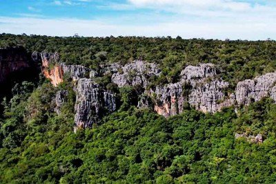 <p>No dia 13 de julho de 2025, o Parque Nacional Cavernas do Peruaçu, localizado no norte de Minas Gerais, foi oficialmente reconhecido como Patrimônio Mundial Natural da Humanidade pela UNESCO – Organização das Nações Unidas para a Educação, a Ciência e a Cultura . </p>
 -  (crédito:  Reprodução de vídeo TV Globo)