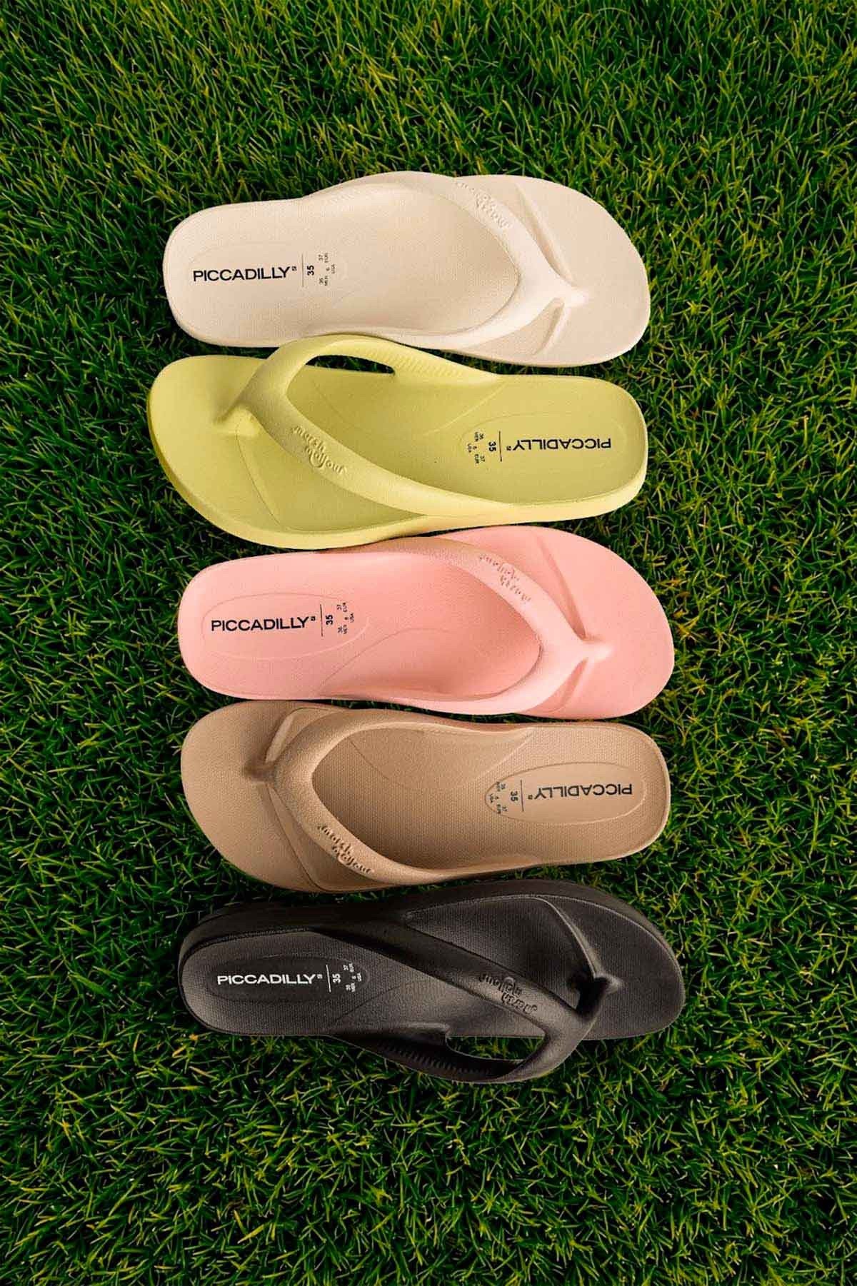 Piccadilly aposta na folia com o chinelo de dedo ultraleve 