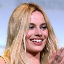 Margot Robbie destaca visual de Wagner Moura no Globo de Ouro - wikimedia commons Gage Skidmore