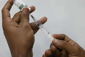 Alumínio nas vacinas: estudo reforça segurança e desmonta mitos antivacina