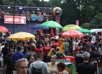 Desde 1975, a Banda Mole arrasta foli&otilde;es pelas ruas no s&aacute;bado que antecede o carnaval -  (crédito: Marcos Vieira/EM/D.A Press)