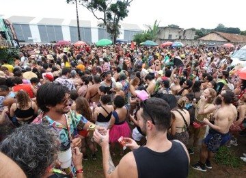 Bloco C&oacute;mo te Lhama? traz clima latino para o carnaval de BH -  (crédito: Marcos Vieira/EM/D.A Press)