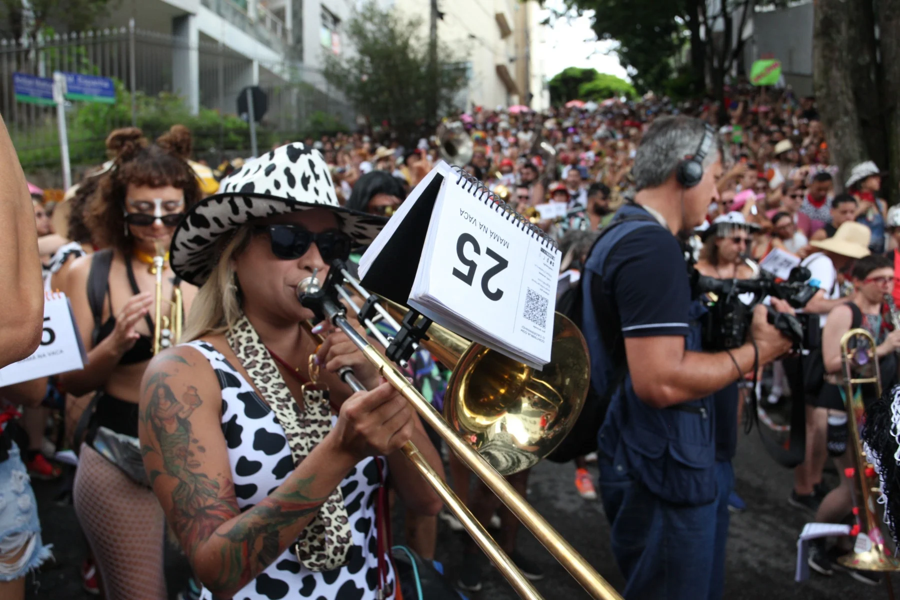 Bloco Mama na Vaca nas ruas do Bairro Santo Ant&ocirc;nio, em BH
      -Ed&eacute;sio Ferreira/EM/D.A Press