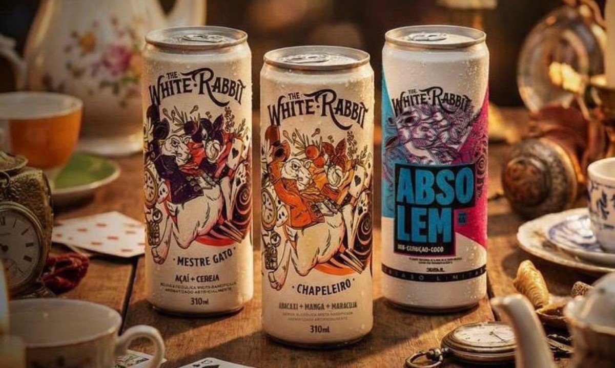 A marca The White Rabbit prop&otilde;e uma viagem pelo fant&aacute;stico universo da hist&oacute;ria 'Alice no Pa&iacute;s das Maravilhas'