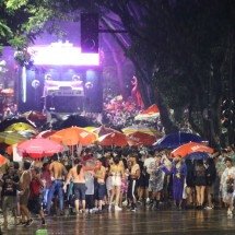 Carnaval em BH: CarnaKvsh agita multidão de sombrinha e capa de chuva - Marcos Vieira/EM/D.A Press