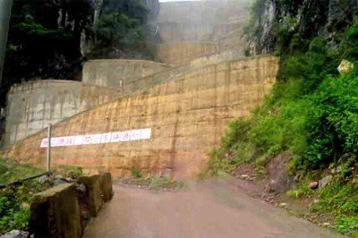 <p>Uma estrada localizada no condado de Wuxi, na China, se tornou um exemplo notável da capacidade da engenharia chinesa.</p>
 -  (crédito: Reprodução do Youtube Canal Qingyunji)