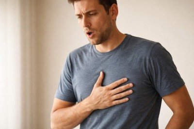 <p>O soluço é uma contração involuntária e repetida do diafragma, músculo essencial para a respiração. Esse movimento provoca o fechamento rápido da glote, gerando o som característico.</p>
 -  (crédito: imagem gerada por i.a )