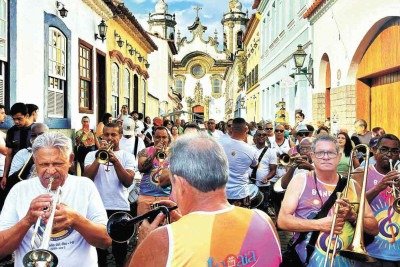 O 'Carnaval Cultural de Outrora', em São João del-Rei, busca a valorização da arte popular e dos espaços públicos   -  (crédito: ASCOM/PREFEITURA DE SÃO JOÃO DEL-REI/DIVULGAÇÃO)