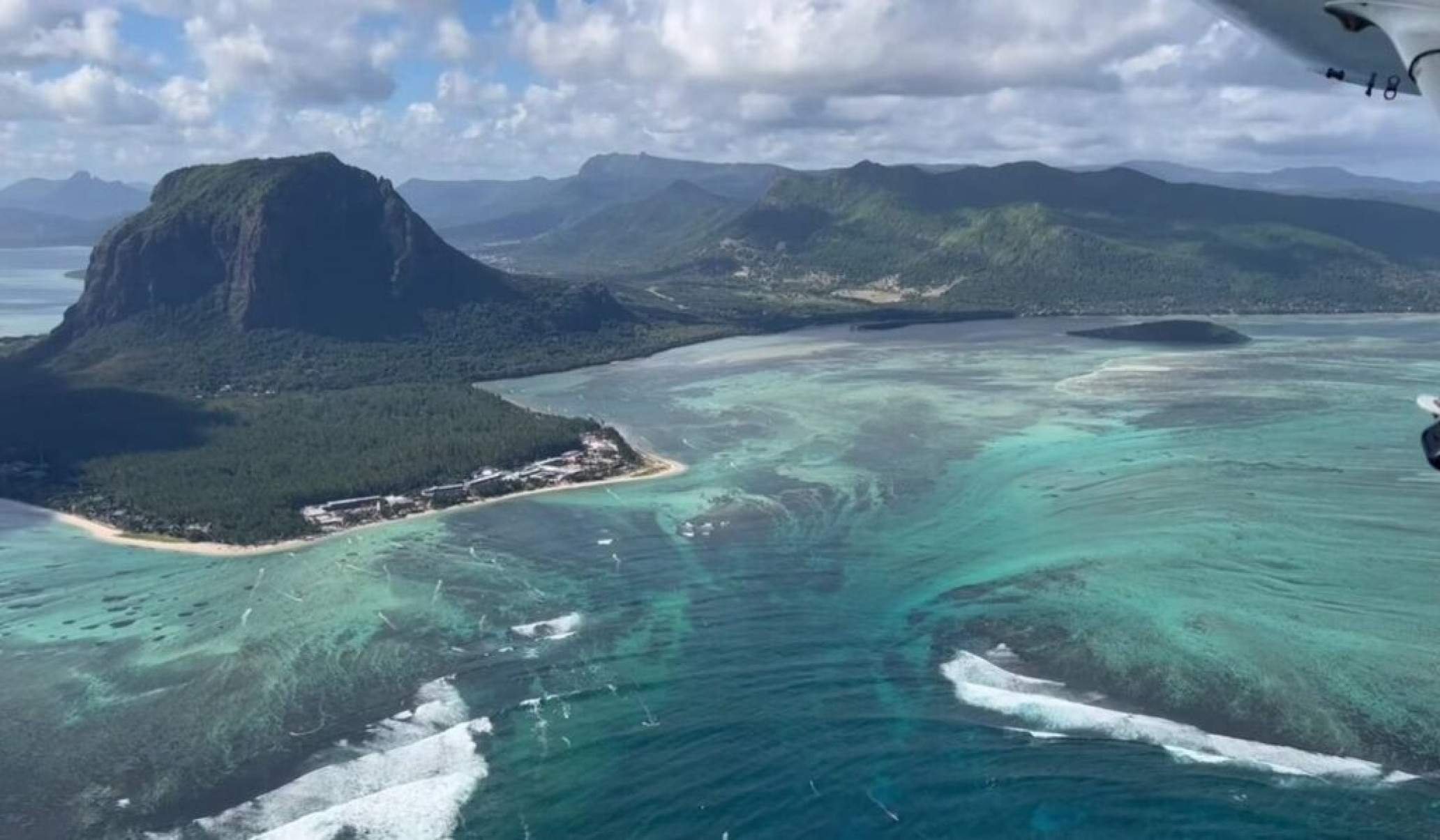 A cachoeira subaquática de Maurício: a ilusão que engana o oceano - Portal Giro 10