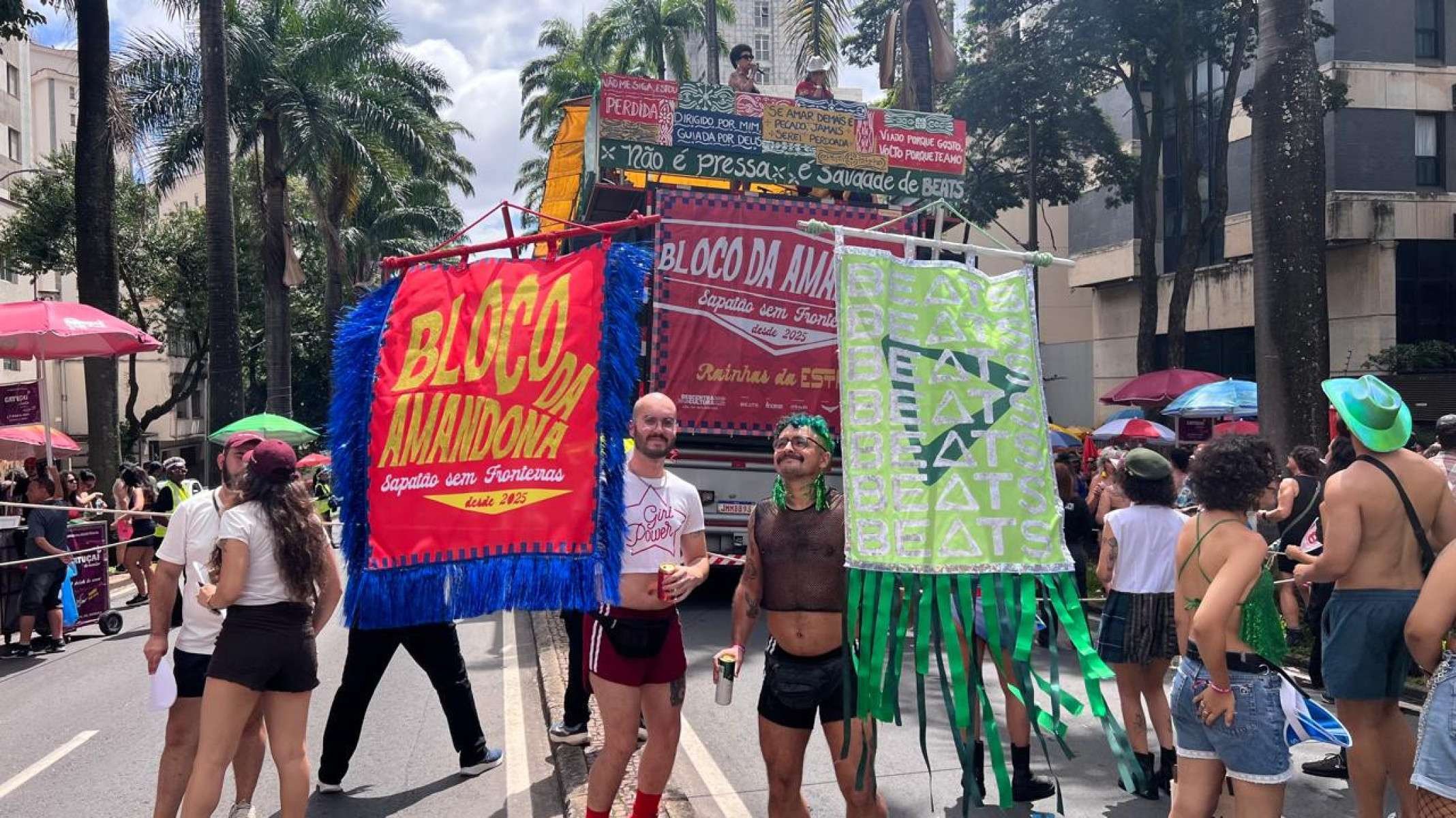 Sucessos MPB e da música sertaneja embalam casais entre as palmeiras
-Edésio Ferreira/EM/D.A Press