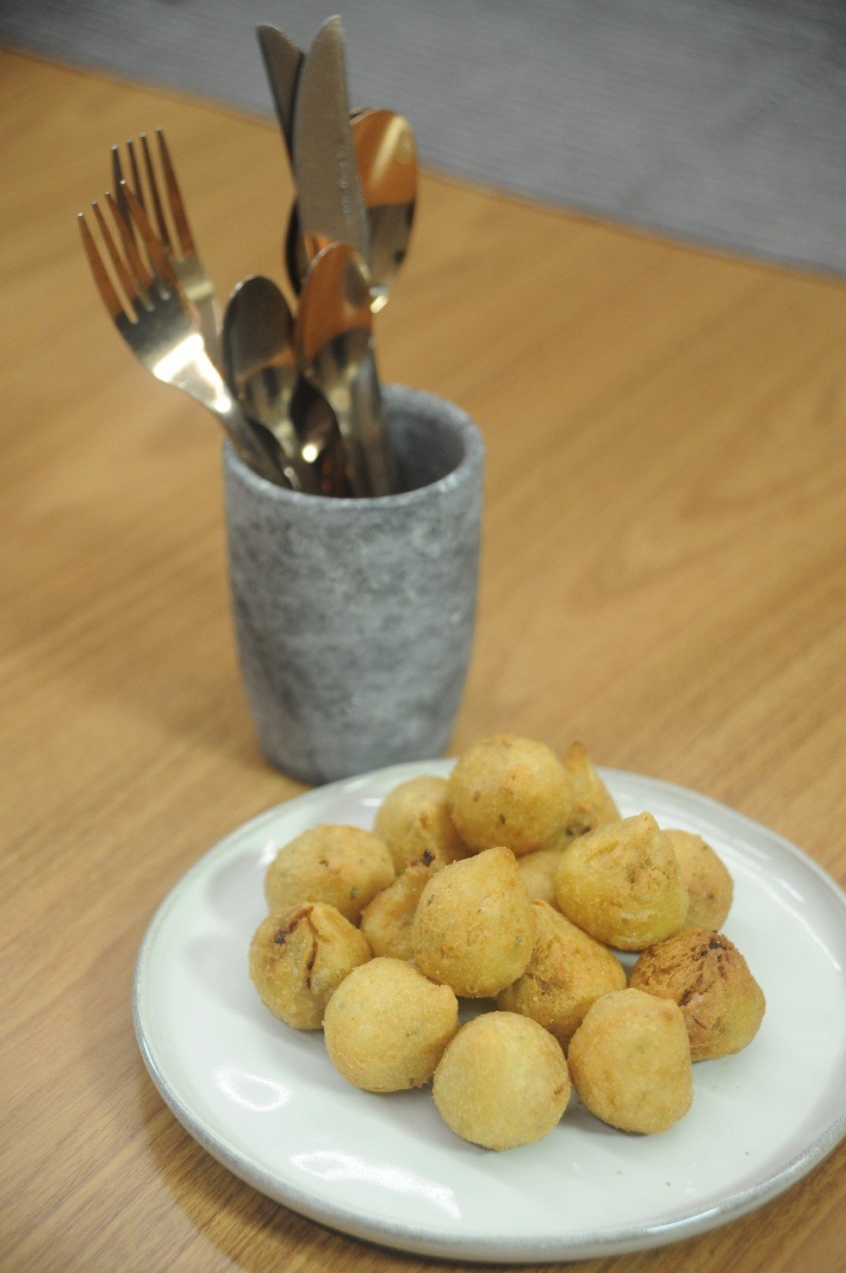 No card&aacute;pio do bar Mascate, que passou por recente reformula&ccedil;&atilde;o, est&aacute; a por&ccedil;&atilde;o de coxinhas de rabada e costela