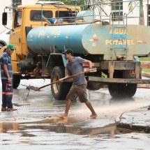 Alagamento deixa rastro de prejuízos na Grande BH. E tem mais chuva -  Edésio Ferreira/EM/D.A Press
