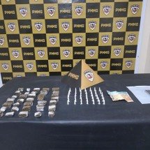 Jovem que guardava drogas em pote de arroz e vendia por app é preso - PMMG/Reprodução