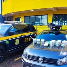 Casal com carga de cocaína e filho de 2 meses em carro é preso em MG - PRF
