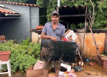 Moradores de Jaboticatubas, na Grande BH, relatam estragos causados por temporal na tarde de domingo (8/2). -  (crédito: Ed&eacute;sio Ferreira/EM/DA Press)