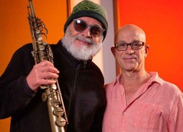 Carlos Malta e Cliff Korman resgataram a produ&ccedil;&atilde;o autoral de Paulo Moura, que morreu em 2010  -  (crédito: Isabela Esp&iacute;ndola/divulga&ccedil;&atilde;o)