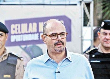 Mateus Simões disse que descumprirá decisões da Justiça sobre escolas cívico-militares -  (crédito: EDÉSIO FERREIRA/EM/D.A. PRESS)