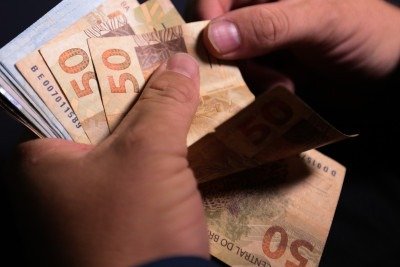 Restitui&ccedil;&atilde;o do Imposto de Renda pode trazer dinheiro extra para milh&otilde;es de brasileiros, confira as datas. -  (crédito: Marcello Casal Jr/Ag&ecirc;ncia Brasil)