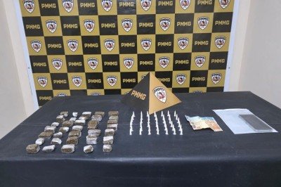 O jovem afirmou que a droga seria vendida a usuários que faziam pedidos por telefone, via aplicativo de mensagens -  (crédito: PMMG/Reprodução)